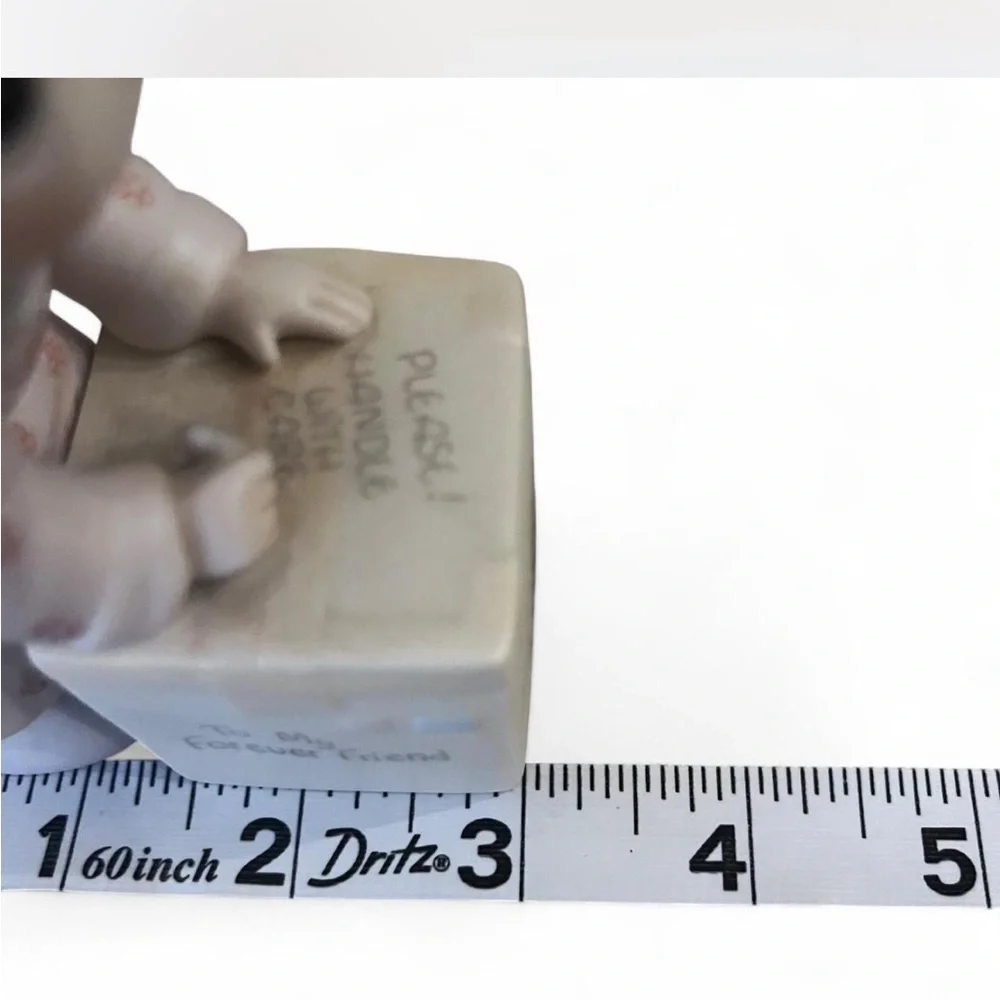 1987 Precious Moments Symbol of Membership ‘Sharing is Universal’ figurine